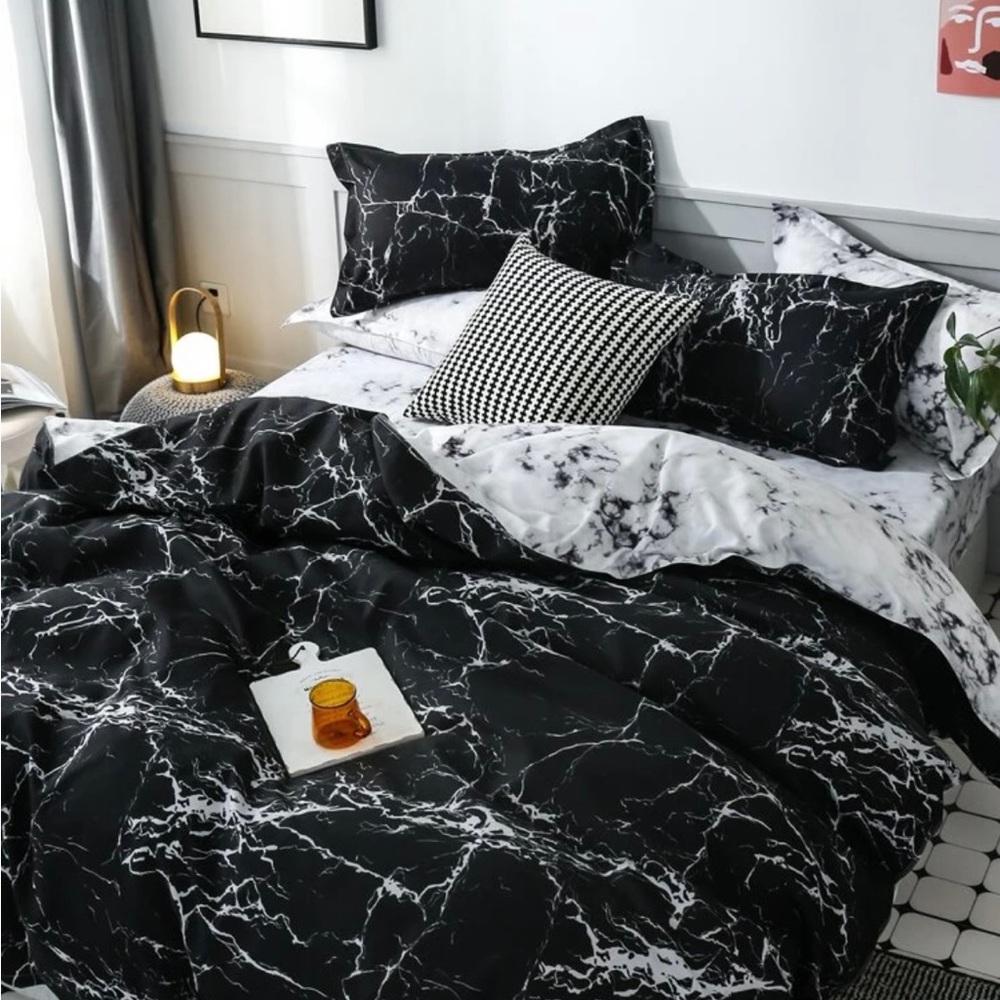 Bedding cover black & white reversible